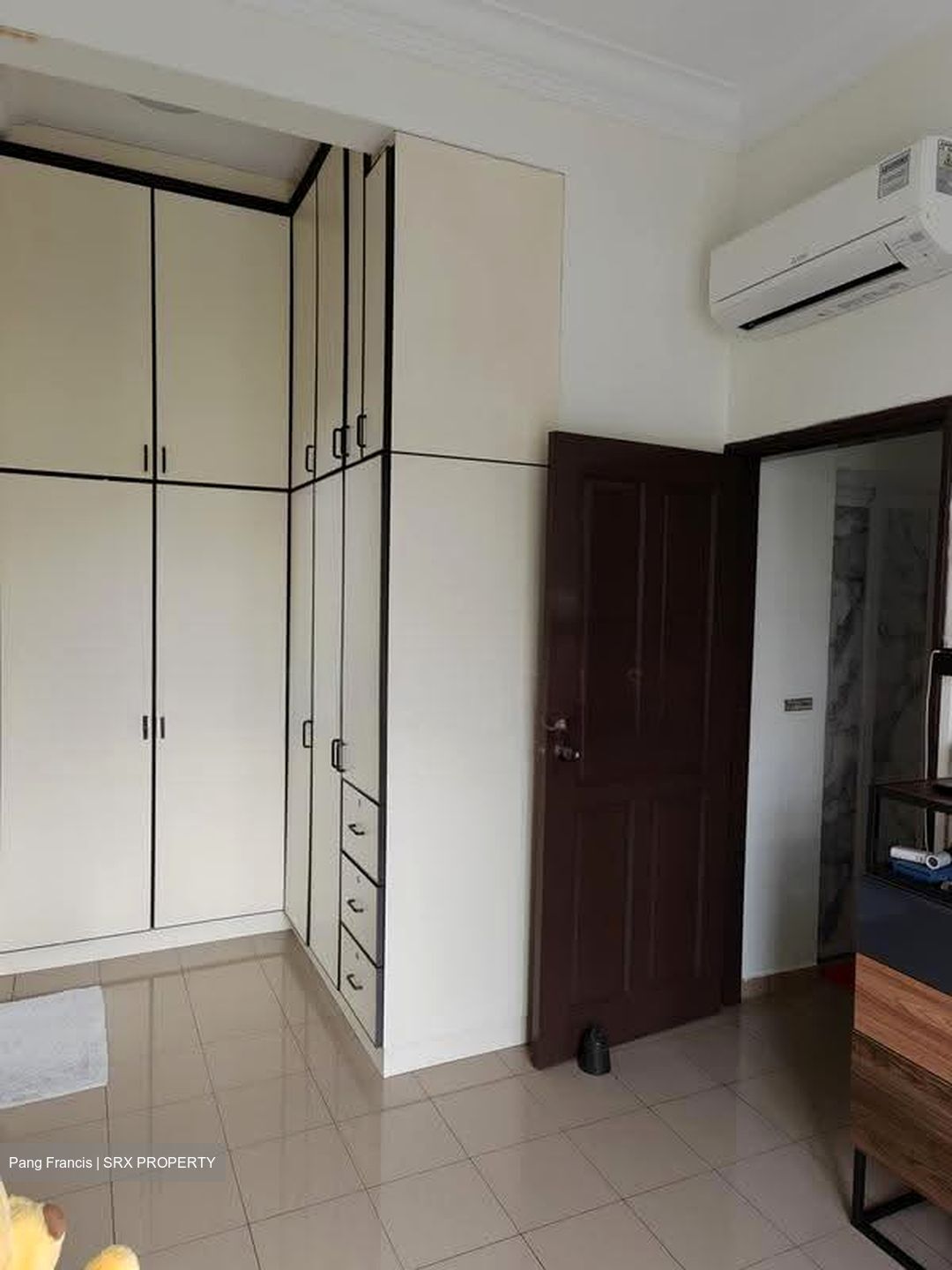 Silahis Apartments (D15), Apartment #634205551